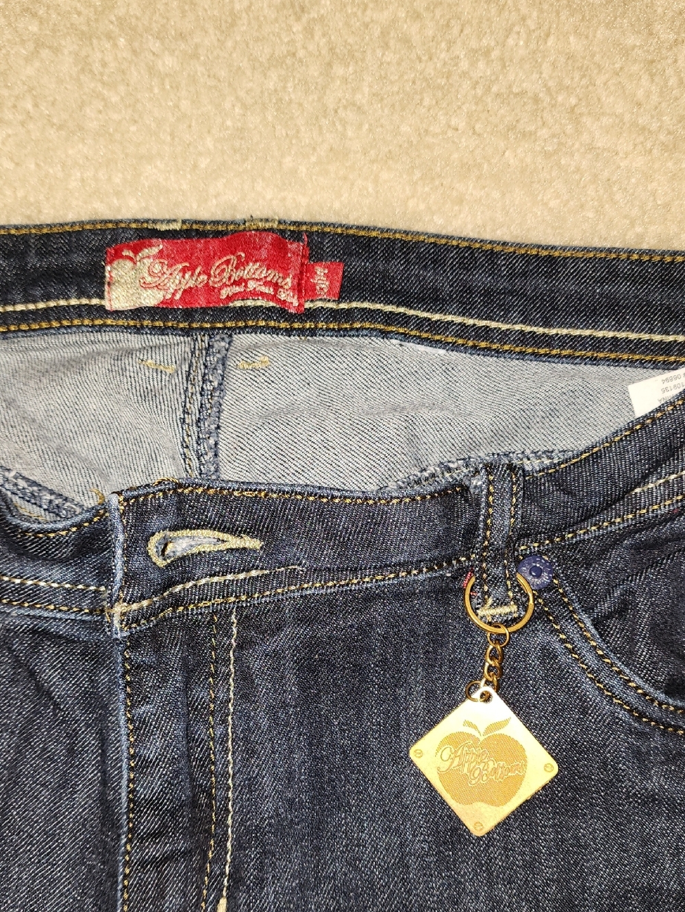Apple Bottom Jeans With Keychain - Picture 3 of 8